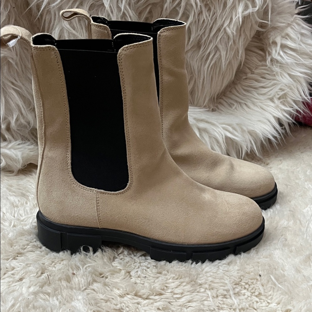 Stylish cream tall ankle Cruza boots